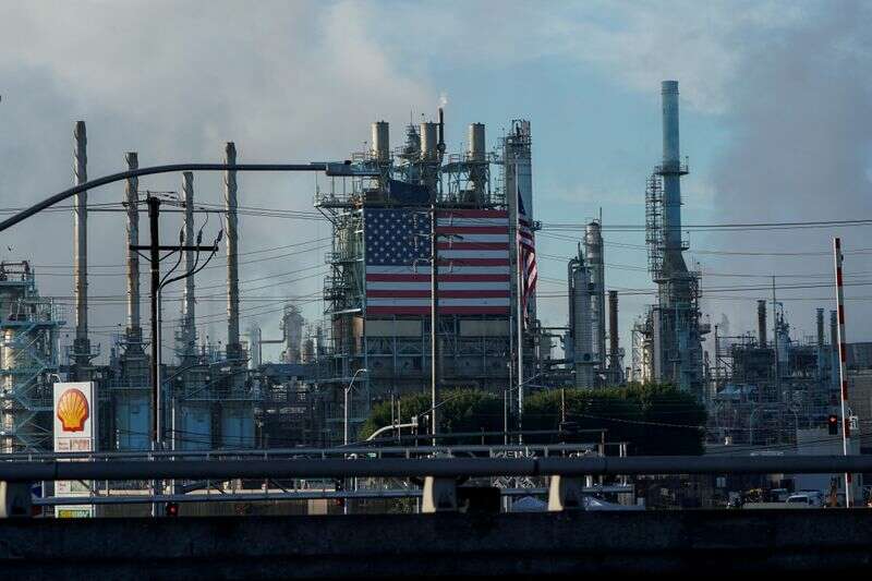 Refinerías de petróleo de EE. UU. prevén peores ganancias trimestrales de la pandemia de Reuters