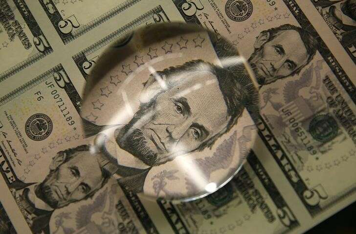 Dollar driftet niedriger, da sich die Treasury-Renditen um Investing.com