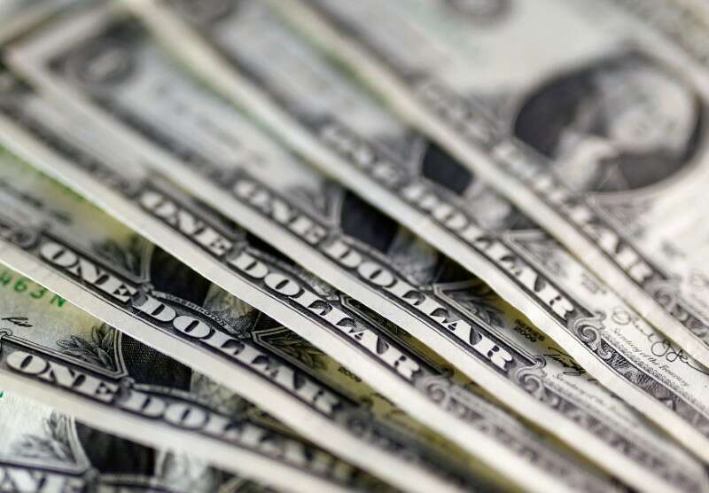 Dolar w dół, spowalnia Rally Ponad Skarbu Państwa Yields Retreat przez Investing.com