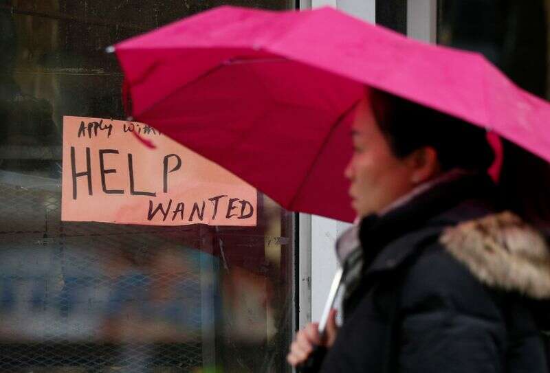 Kanada traci więcej miejsc pracy niż oczekiwano w grudniu, blokady ciemnieją perspektywy Reuters