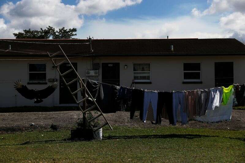 Las ventas de casas nuevas en EE.UU. se desploman en medio del duro tiempo Reuters