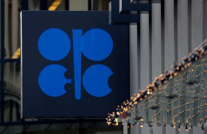 OPEC + biorąc pod uwagę przewrócenie produkcji ropy naftowej w kwietniu, źródła mówią Reuters