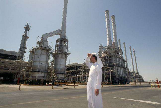 La sorpresa de la OPEP  envía al petróleo más allá de los niveles de equilibrio presupuestario del Golfo por Bloomberg