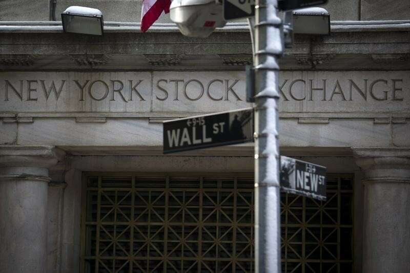 Wall Street otwiera się na rekordowo wysokich poziomach po twin boost z gospodarki; Dow się 220 pkt przez Investing.com