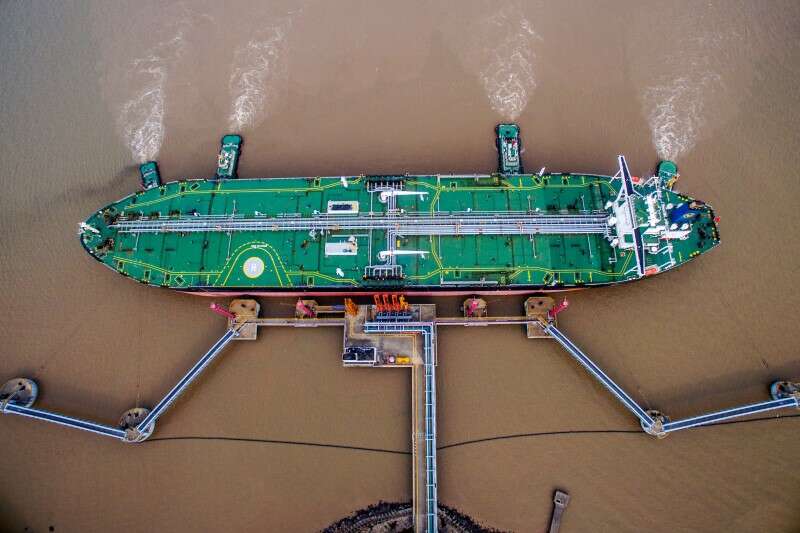 Tankowiec A Symphony rozbija się poza chińskim portem Qingdao, wycieka ropa Reuters