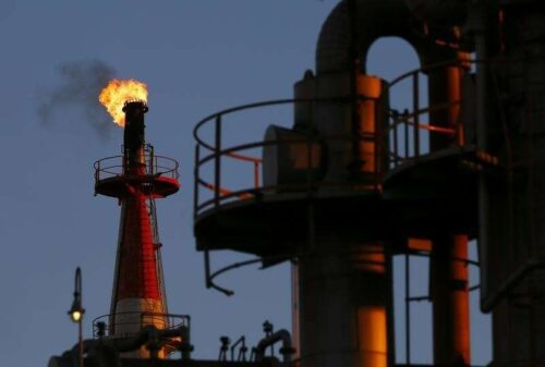 Ropa naftowa wyższa; Mexican Fire Hits Wyjście przez Investing.com