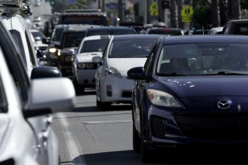 Los conductores aceleran la recuperación de la demanda de petróleo, pero el camino por delante puede estar lleno de baches por Reuters