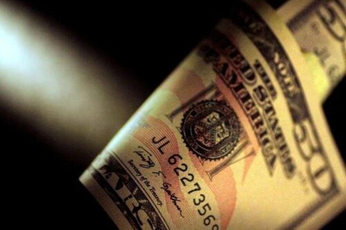 Dollar fast einen Monat Tiefststand vor der Entscheidung der RBA-Politik durch Investing.com