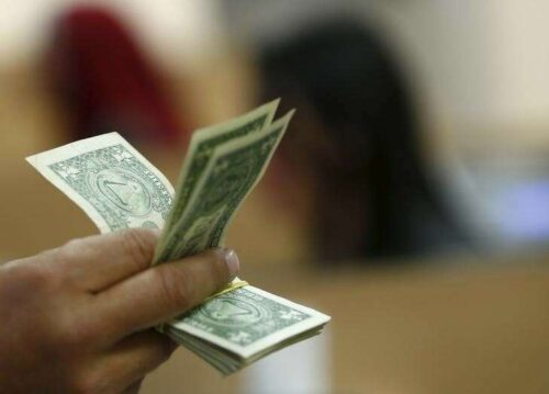 El dólar se estabiliza después de una fuerte caída; Reunión de Jackson Hole en foco por Investing.com