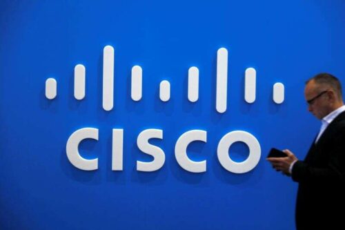 Cisco vs. Hewlett Packard Enterprise: Który zapas wyposażenia komunikacyjnego jest lepszy wybór? Przez Stocknews.