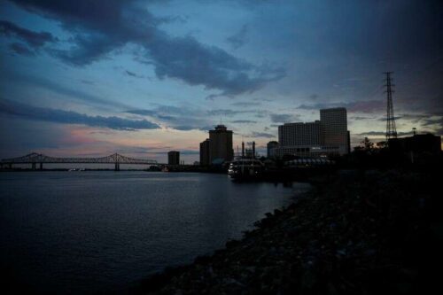 Stromleitungen blockieren Mississippi River Freitag entfernt werden -NOBT von Reuters