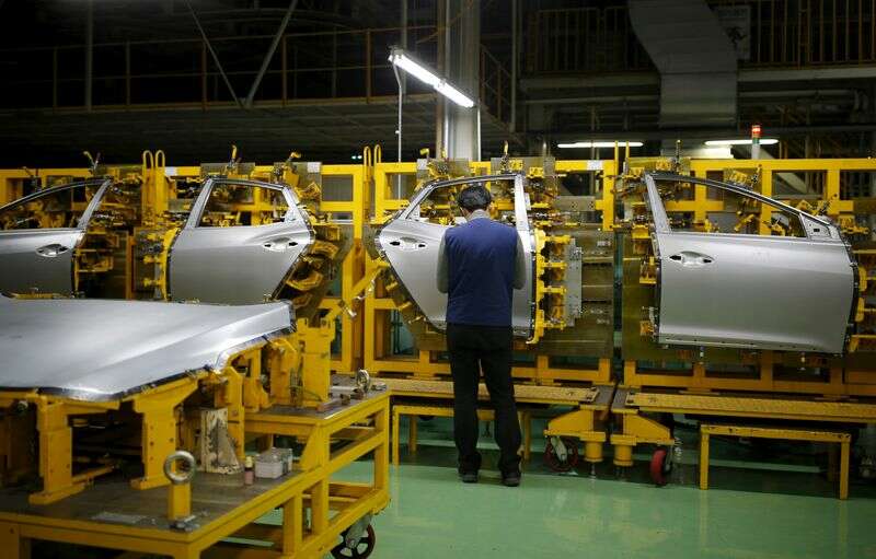 Wzrost fabryki fabryki S.Korea spowalnia jako wyjście kurczy się po raz pierwszy w ciągu 12 miesięcy przez Reuters