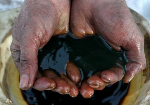 Arabia Saudita reduce los precios del crudo a Asia; EE.UU., Europa precios constantes por Reuters