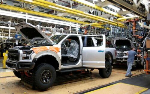 FORD ponownie wykończył produkcję ciężarówki z powodu niedoboru wiórów przez Reuter