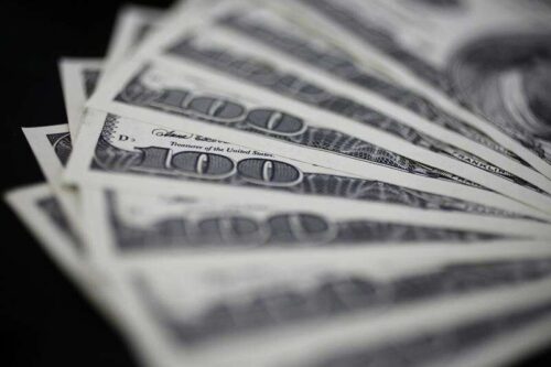 Dollar-Kanten höher, aber immer noch nahe einem Monat tief nach Payrolls By Investing.com