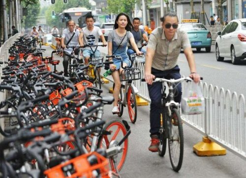 Chinas Dienstleistungssektor Verträge als jüngste COVID-19 Beschränkungen nehmen eine Maut von Investing.com