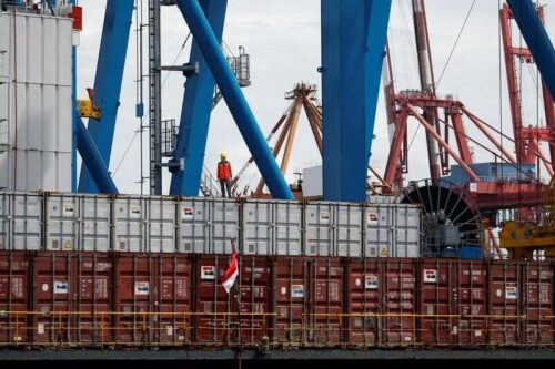 Indonesien Sept Handelsüberschuss schlägt Schätzungen über starke Rohstoffe von Reuters