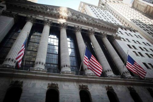 Wall Street otwiera się wyżej na suficie zadłużenia, ulgą energetyczną; Dow Up 400 PTS przez Investing.com