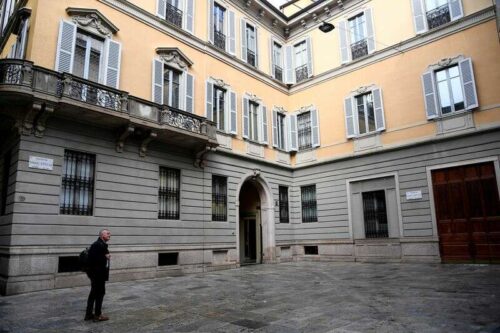 Mediobanca, principal inversor Del Vecchio alcanza tregua sobre cambios de estatutos por Reuters