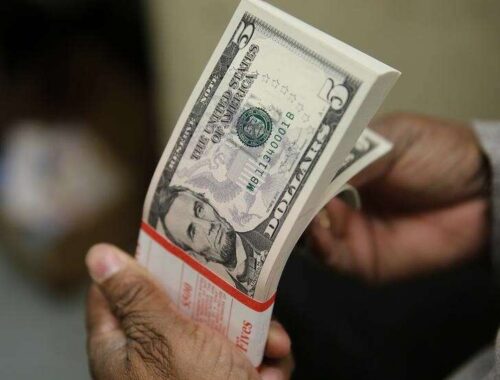 Dollar steigt vor ADP Beschäftigungsveröffentlichung durch Investing.com