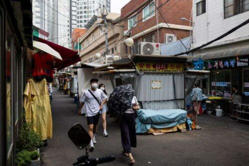 El crecimiento económico de Corea del Sur se desacelera a medida que el virus frena el gasto de Crimp por Bloomberg