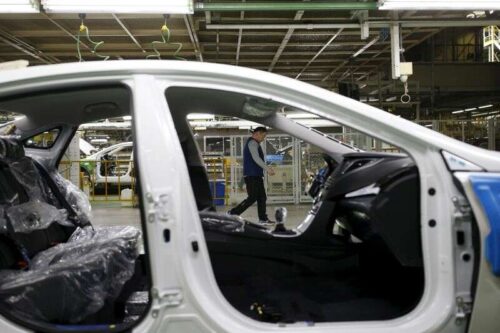 Wzrost aktywności fabryki S.Korea hituje 13-miesięczne niskie kryzys dostawy przez Reuters