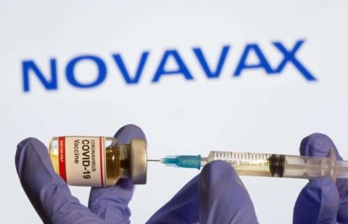 Novavax completa el proceso para a QUIÉN emergencia usan la aprobación de vacuna COVID-19 Por Reuters