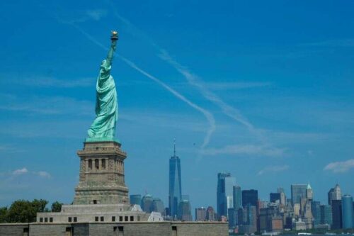 Estados Unidos busca reenganchar a los turistas después de largas restricciones por Reuters