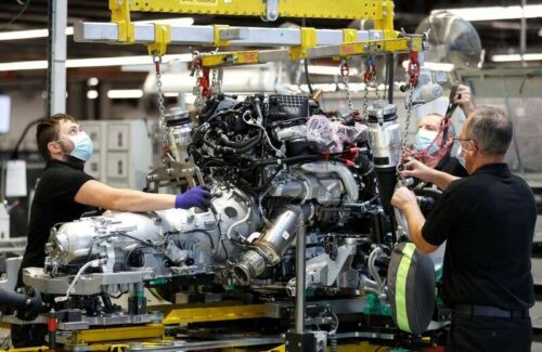 Kleine britische Fabriken sagen, Personalengpässe erhöhen den Lohndruck von Reuters