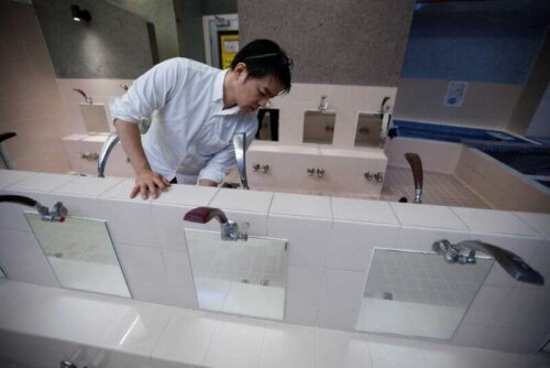Los altos precios del petróleo podrían relajar los baños públicos tradicionales de Japón por Reuters