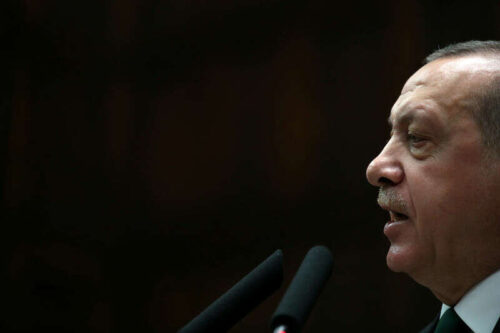 Erdogán de Turquía se reunió con el gobernador del Banco Central de Bloomberg