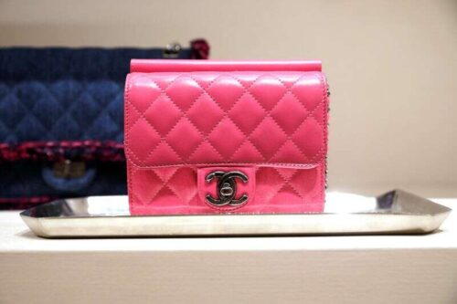 Ceny torebek w Chanelu w Run-Up na Boże Narodzenie przez Reuters