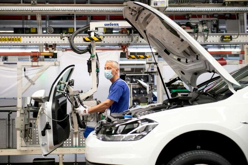 Euro-Zone Okt-Fabrikwachstum verletzt durch Angebotswehen, Preisdruck -PMI von Reuters