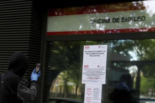 Rynek pracy Hiszpanii pokazuje odporność pomimo końca sezonu letniego przez Reuters
