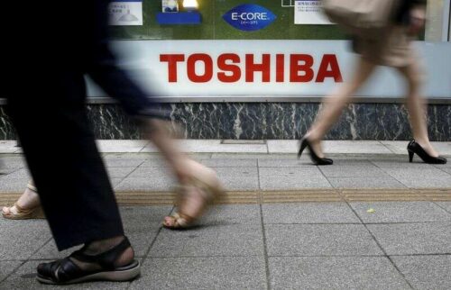 Najlepszy akcjonariusz Toshiba mówi niezdecydowany, czy wspierać rozpad przez Reuters