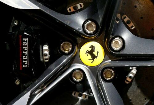 Ferrari ruge con alto octane Daytona SP3 por sus fanáticos de Icona por Reuters