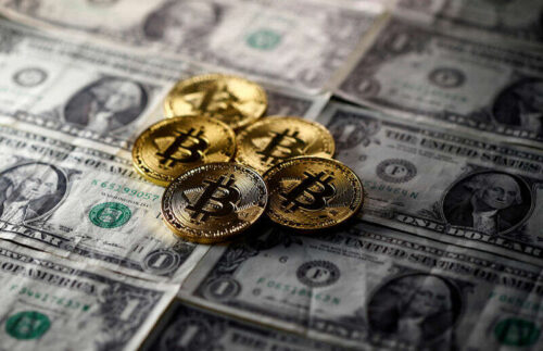 SEC odrzuca miejsce Bitcoin ETF, ponieważ cena BTC spadnie poniżej 63 tys