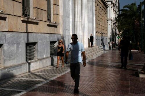 Griechenland plant mehr Erleichterung für Häuser und Unternehmen, die von Reuters von Energiekosten getroffen werden