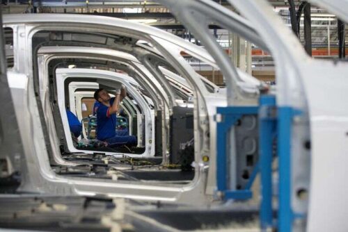 La recuperación francesa se ralentiza en diciembre, ya que omicron pesa – PMI por Reuters