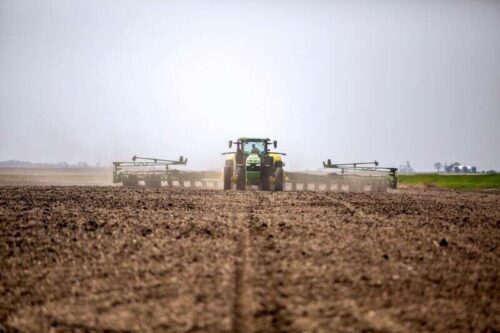 Biden Gospodarstwa Zadłużenie planu wykluczają tysiące rolników mniejszościowych, programy danych przez Reuters