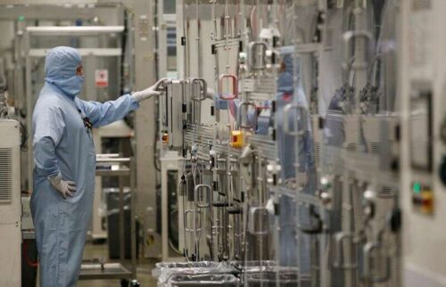 Las presiones de costo de elevación golpean a los fabricantes del Reino Unido en nov -pmi por Reuters