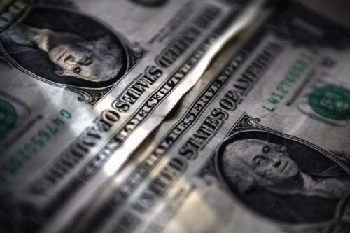 Dólares, yen, cerca de siete semanas de altura, ya que Omicron continúa extendiéndose por Investing.com