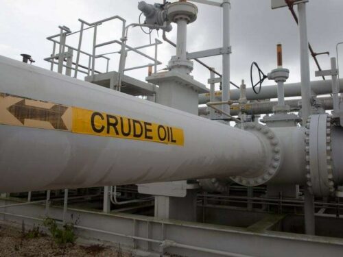 Oil abajo, más países aprietan las medidas para frenar la propagación de Omicron por Investing.com