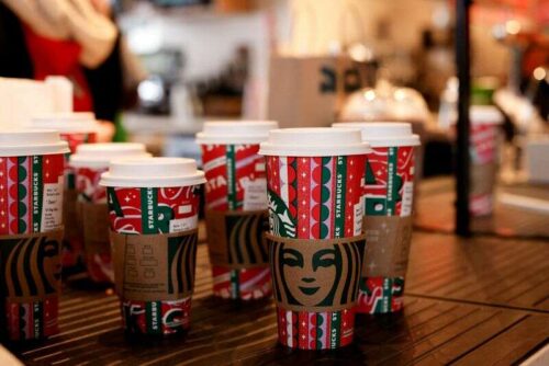 Arbeiter in der Gewerkschaftsregion New York Starbucks Shop fahren weiter über Personal, Sicherheit von Reuters