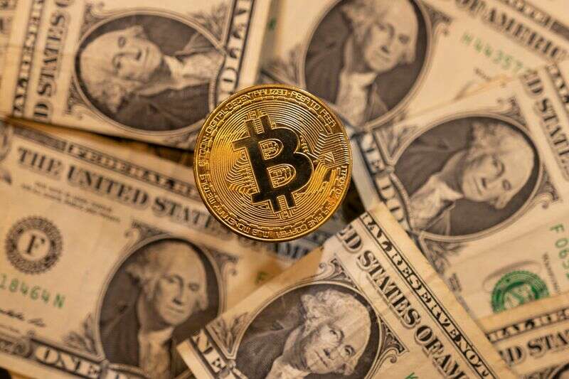 Bitcoin, Ether in der Nähe von Multi-Monats-Tiefs, die nach Hawkish Fed-Minuten von Reuters gefüttert wurden
