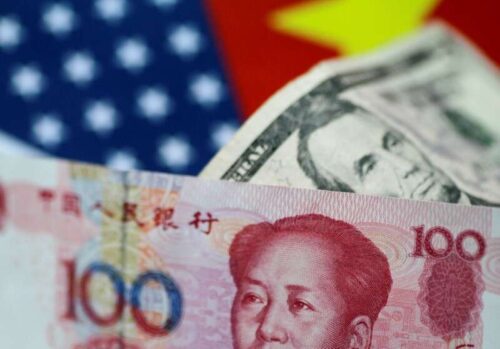 Yuan, aby walczyć z odrodzonym dolara, gdy Chiny stoi z powrotem przez Bloomberg