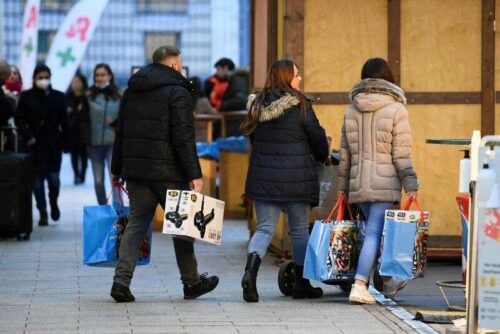 La caída al por menor alemana se destaca los obstáculos de Covid a la recuperación de Reuters