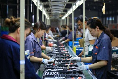 Kontrakty aktywności w Chińskiej Janowej Fabryki jako Kovid Lockdowns gryzie – Caixin PMI przez Reuters